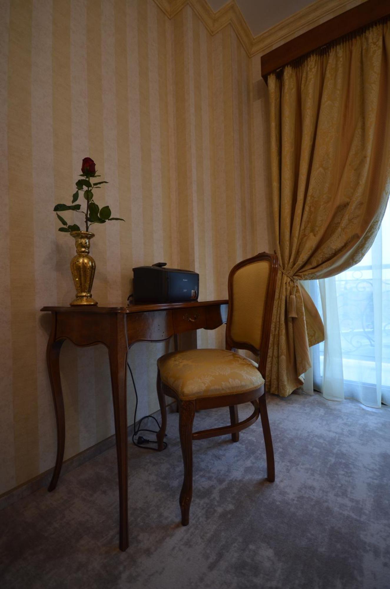 The Arlington Boutique Hotel Craiova Room photo