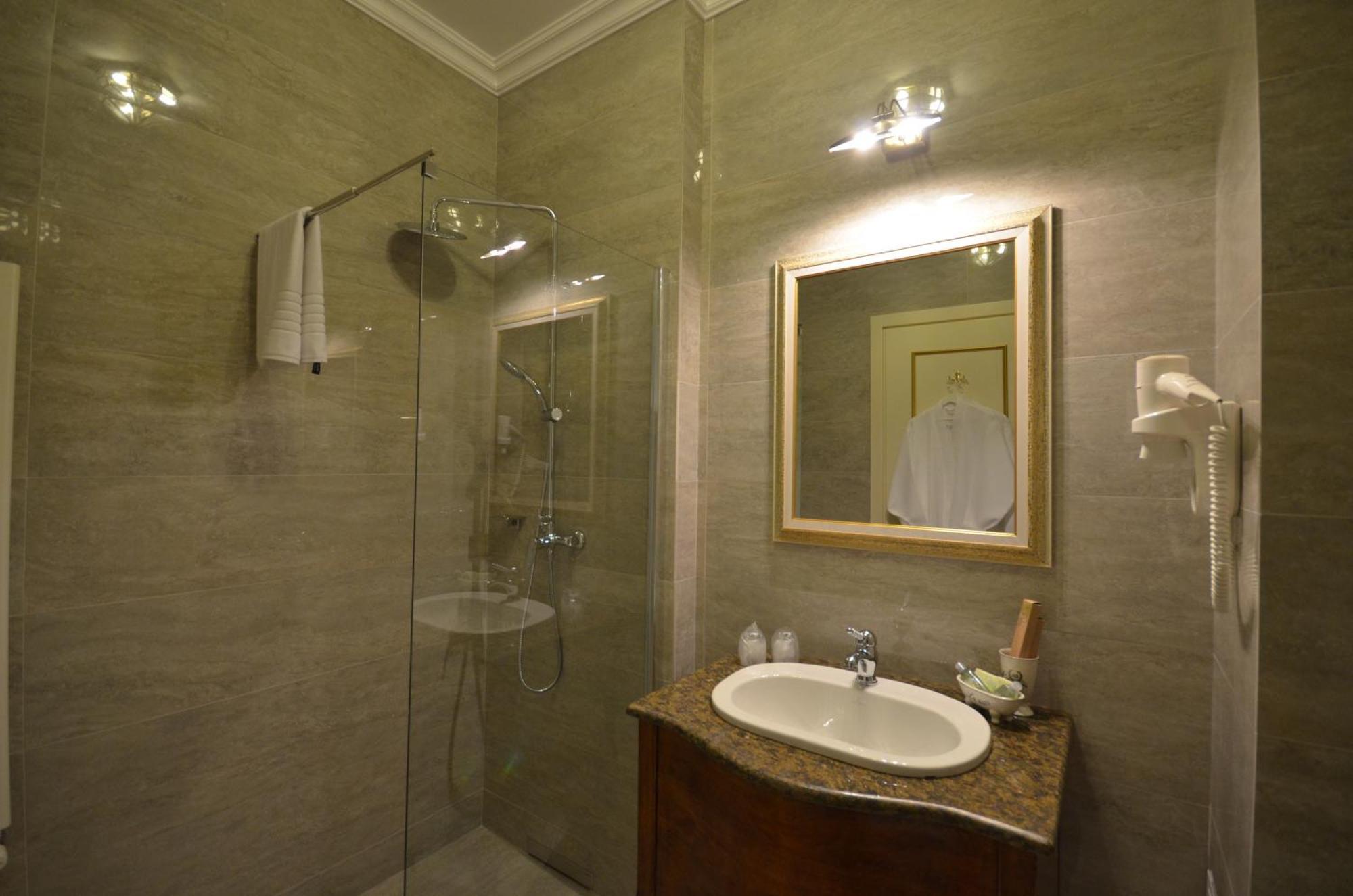 The Arlington Boutique Hotel Craiova Room photo