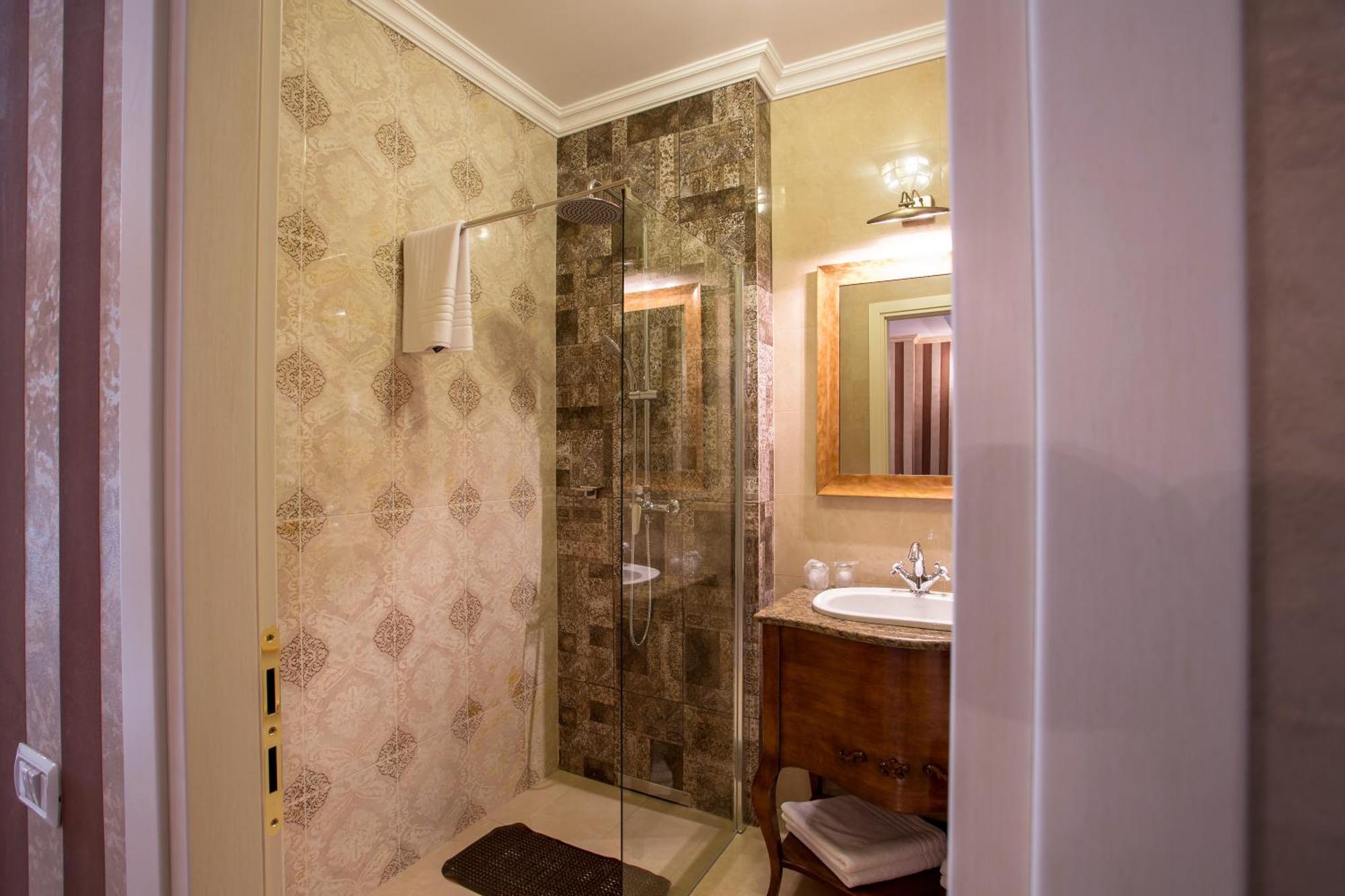 The Arlington Boutique Hotel Craiova Room photo